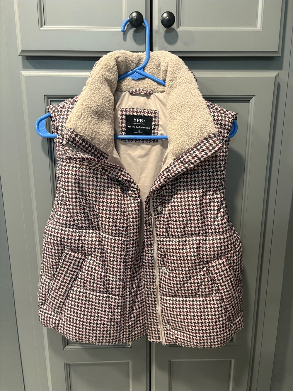 Abercrombie houndstooth puffer vest